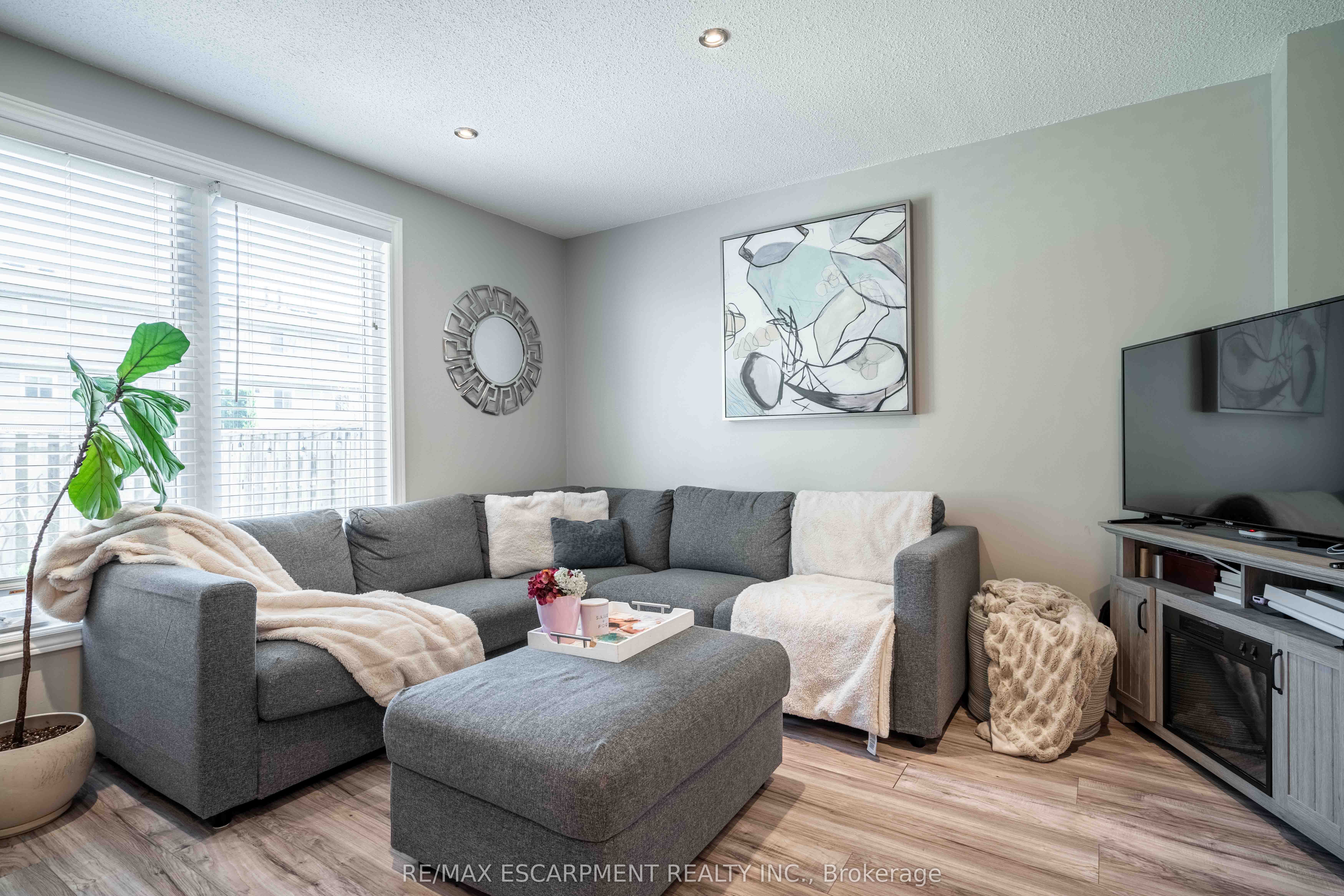 1396 Upper Ottawa Street 33