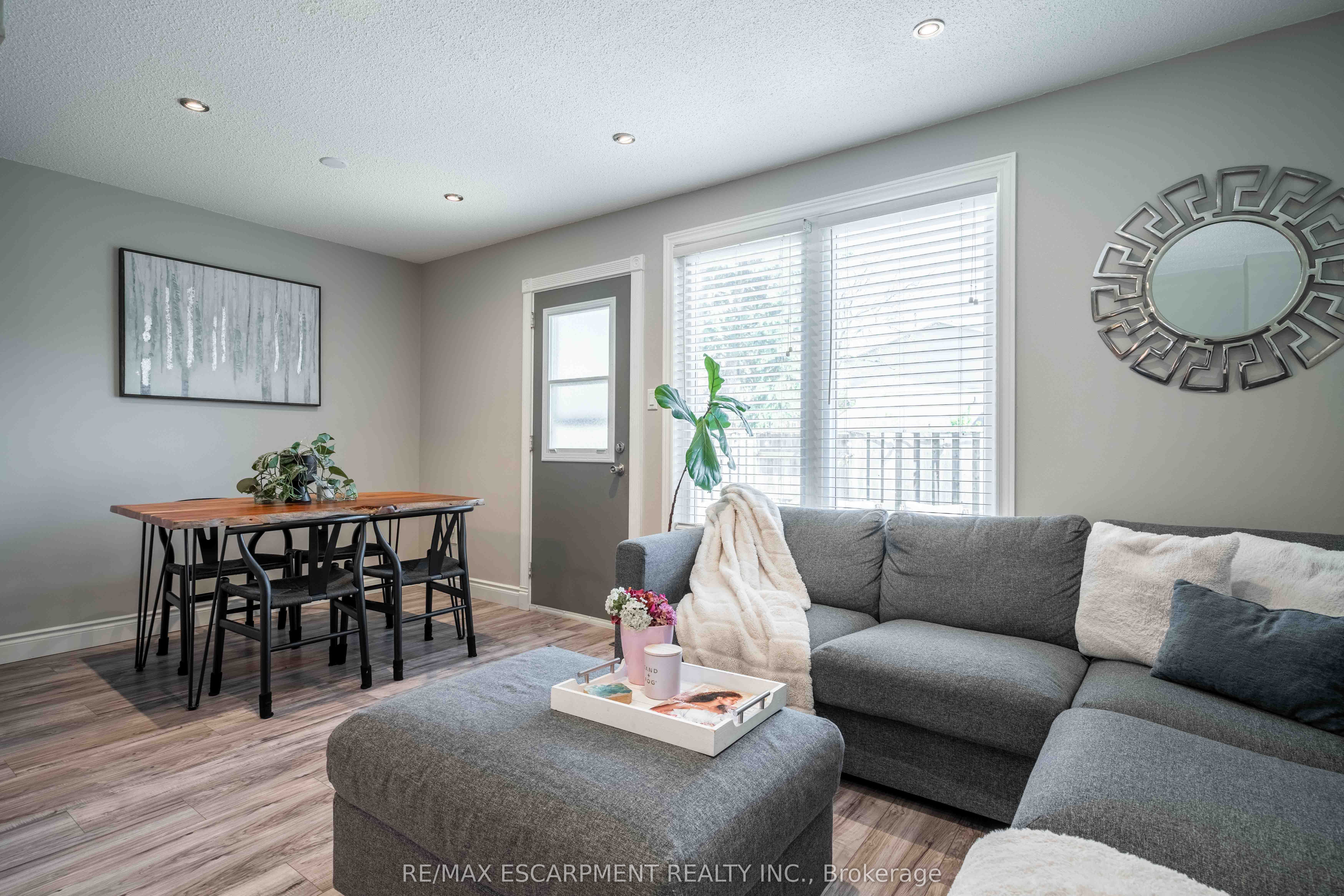 1396 Upper Ottawa Street 33