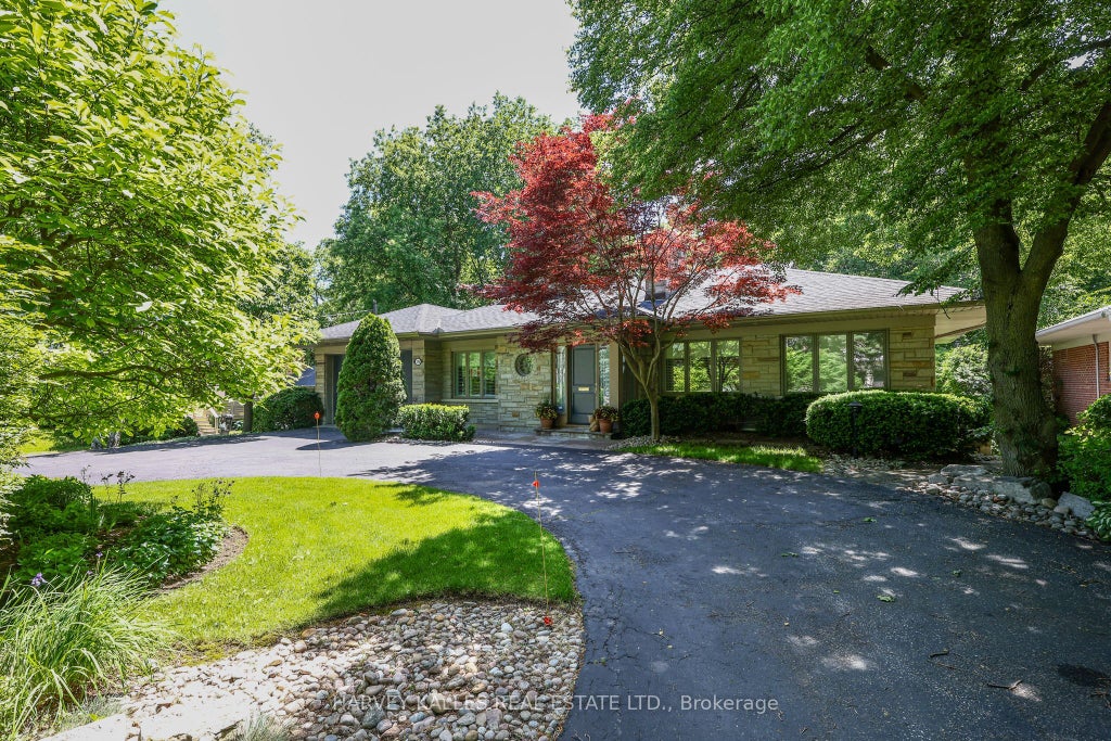 Photo of 176 Old Yonge Street, Toronto, ON M2P 1P9 (MLS # C13779070)