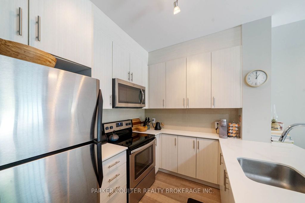Photo of 111 Worsley Street #302, Barrie, ON L4M 5R5 (MLS # S13007896)