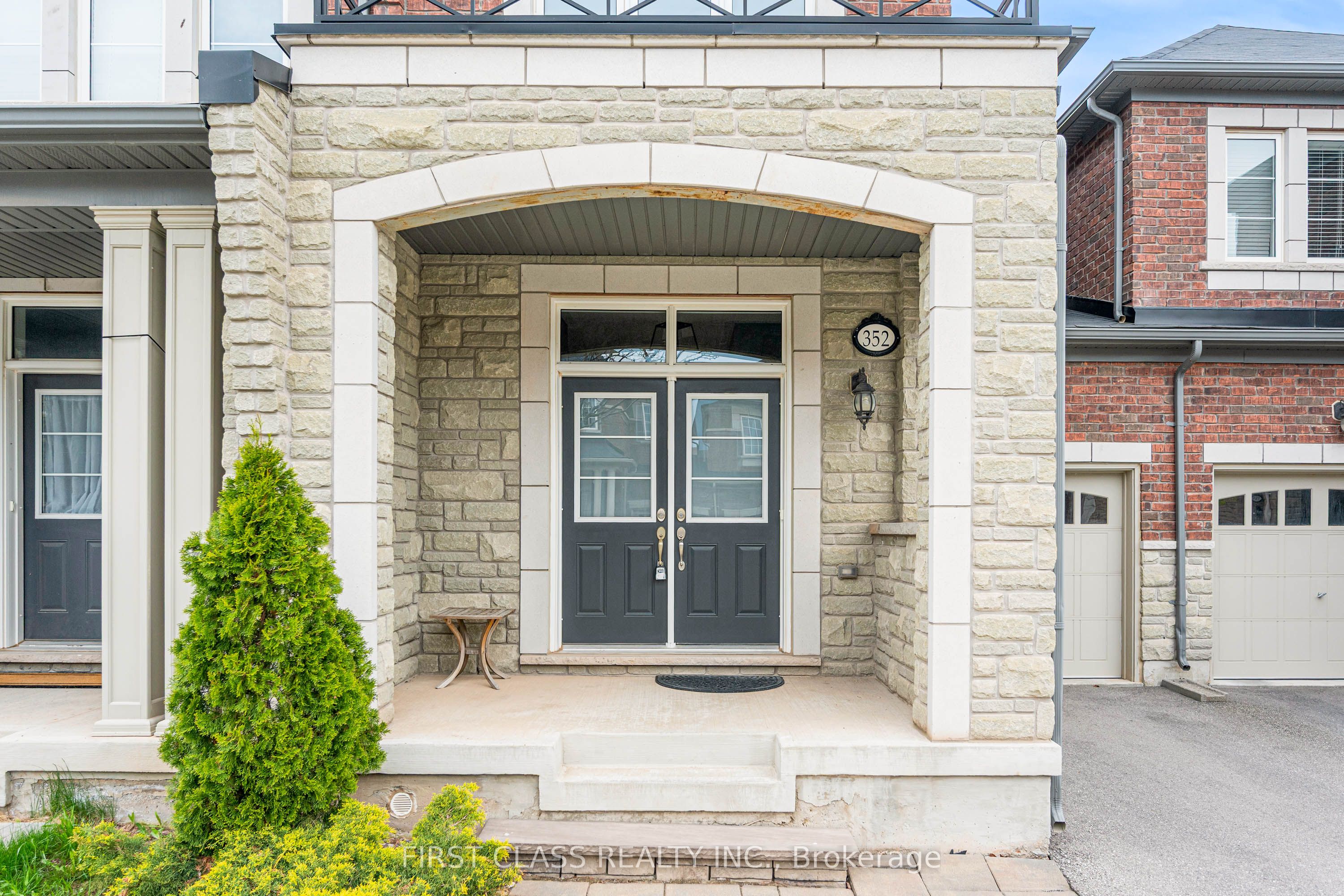 352 Leadwood Gate