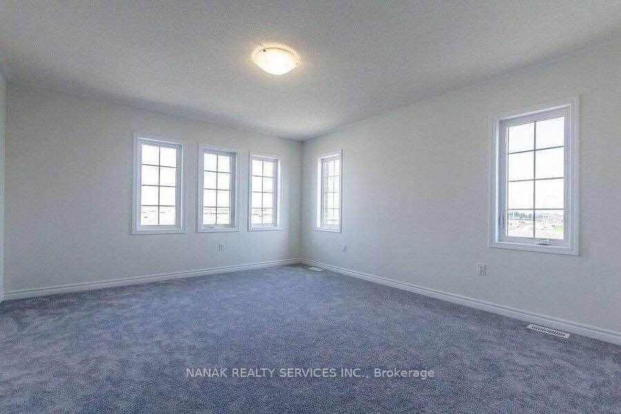 583 Queen Mary Drive UPPER