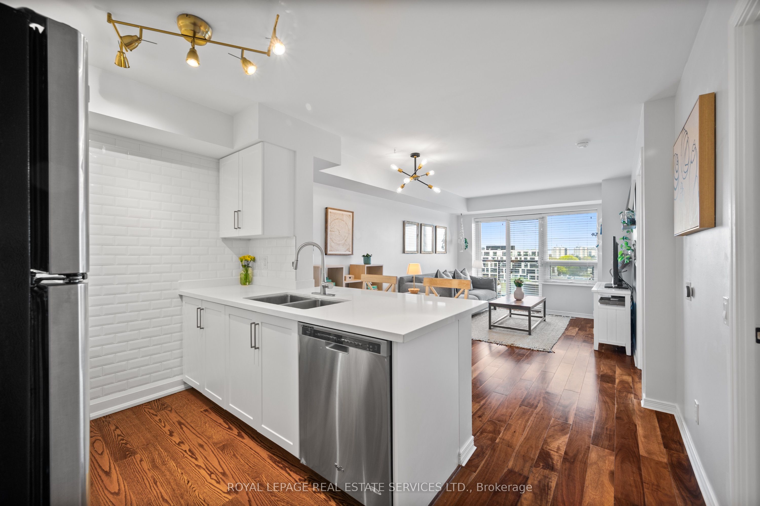 Toronto, ON M6P 5A2, Canada, 2 Bedrooms Bedrooms, ,1 BathroomBathrooms,Residential,Active,147981