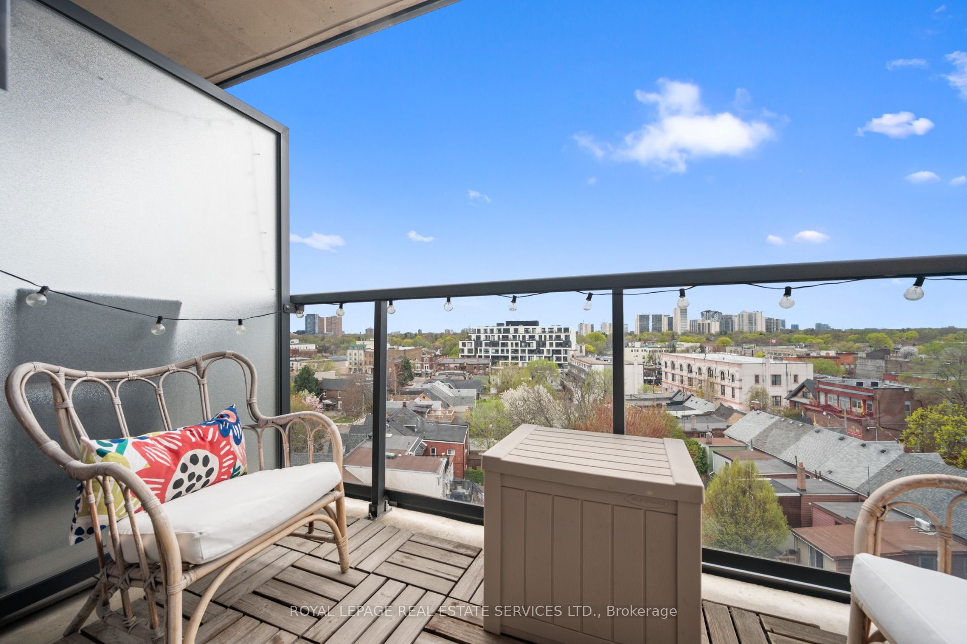 Toronto, ON M6P 5A2, Canada, 2 Bedrooms Bedrooms, ,1 BathroomBathrooms,Residential,Active,147981