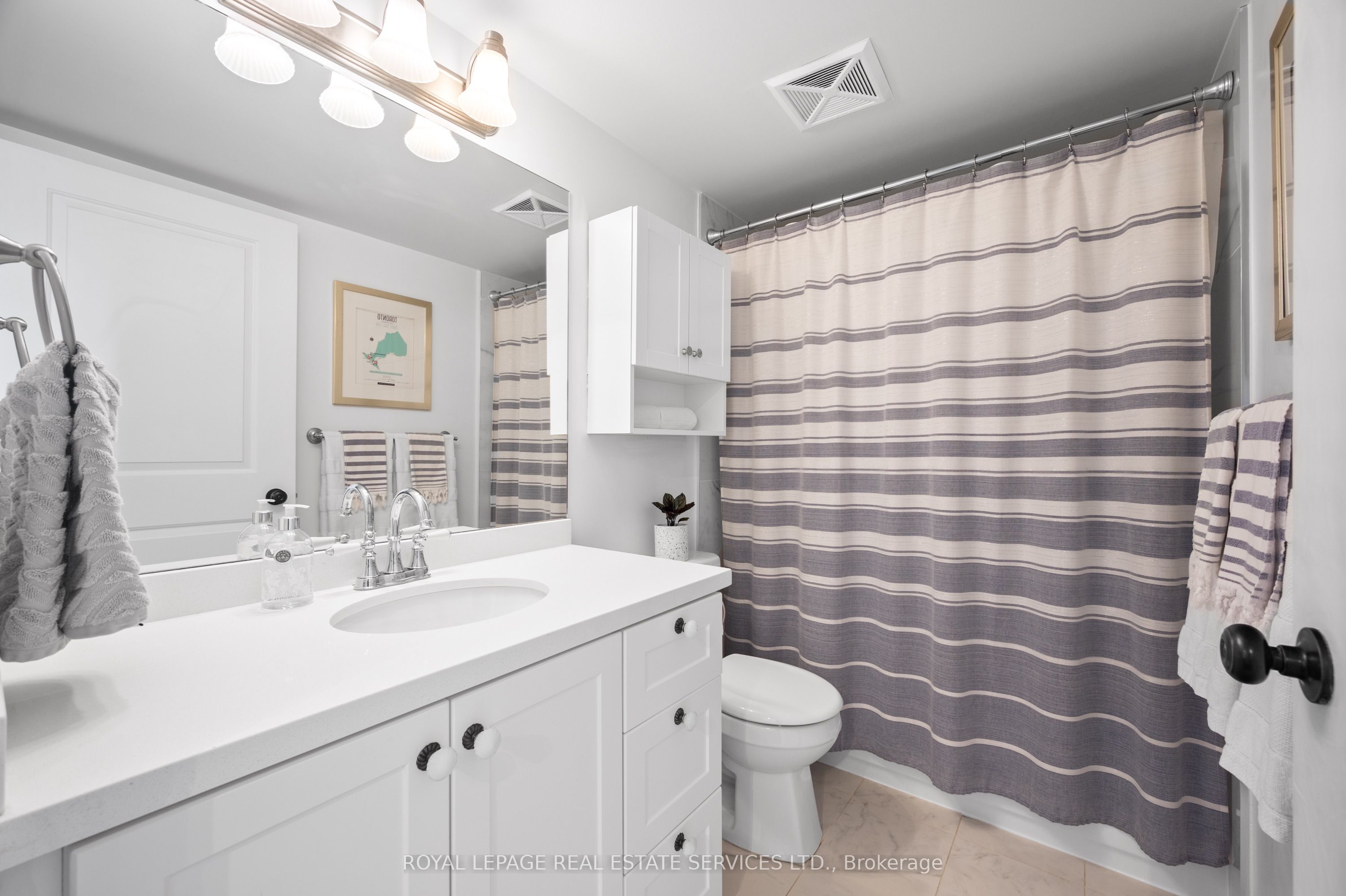 Toronto, ON M6P 5A2, Canada, 2 Bedrooms Bedrooms, ,1 BathroomBathrooms,Residential,Active,147981