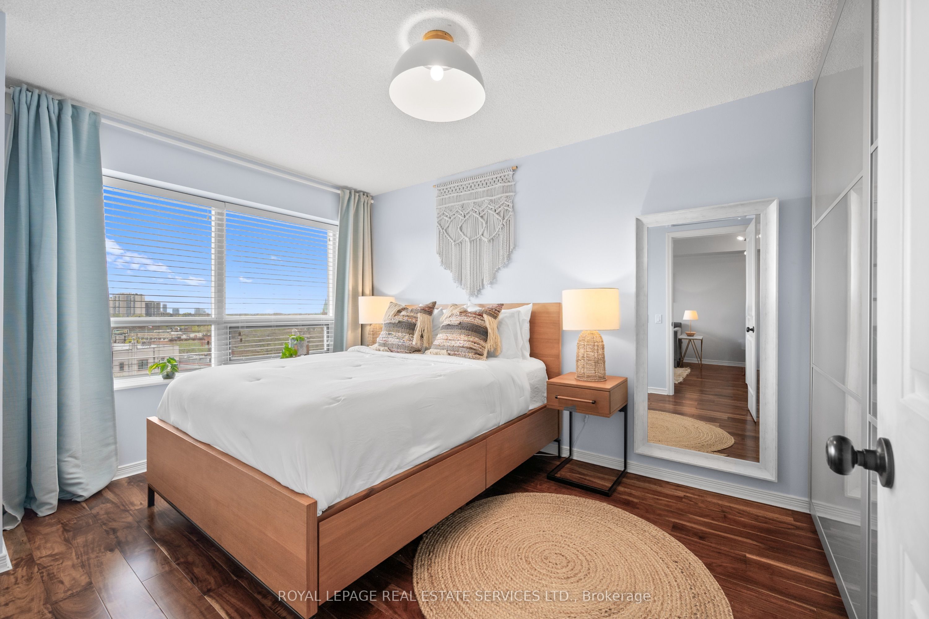 Toronto, ON M6P 5A2, Canada, 2 Bedrooms Bedrooms, ,1 BathroomBathrooms,Residential,Active,147981