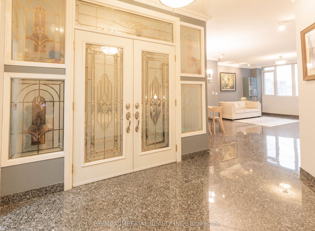 Photo of 555 Yonge Street #913, Toronto, ON M4Y 3A6 (MLS # C14121236)