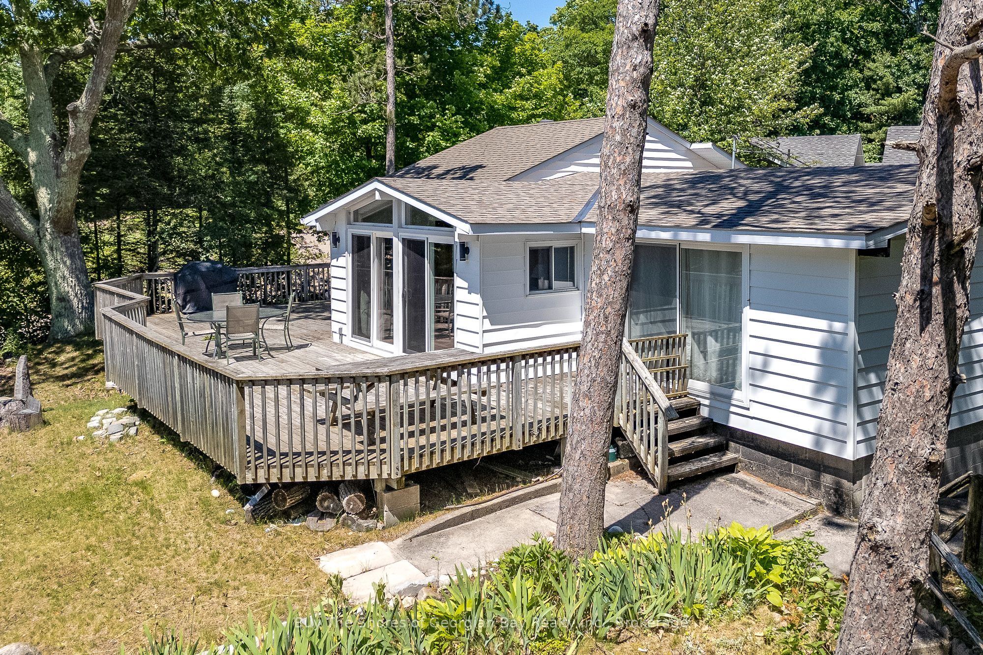 8 NASSAU Court