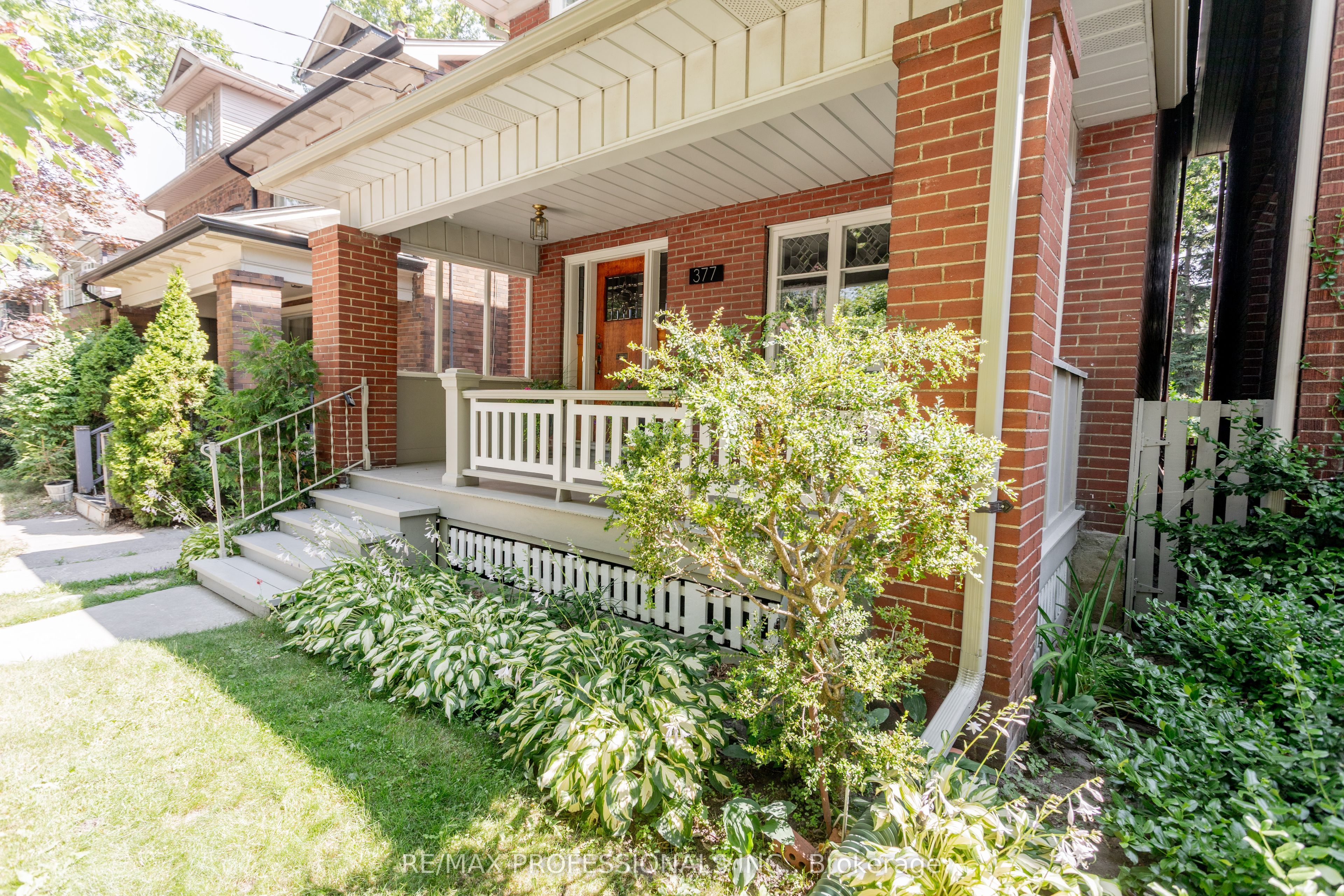 377 Armadale Avenue