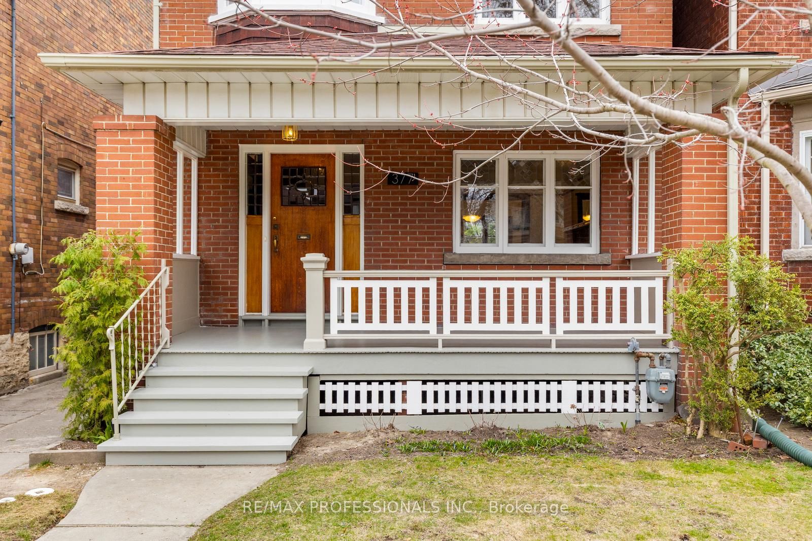 377 Armadale Avenue