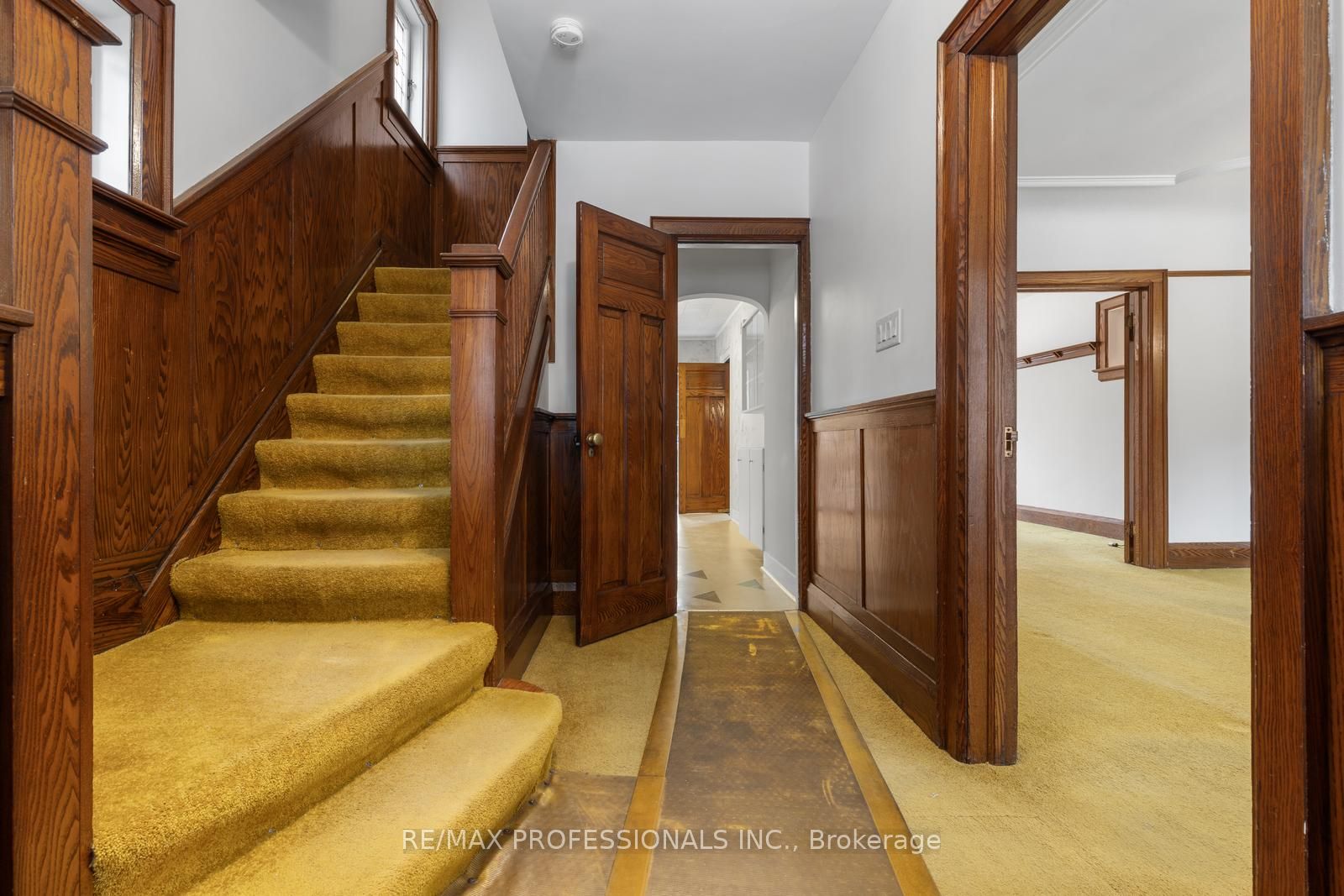 377 Armadale Avenue