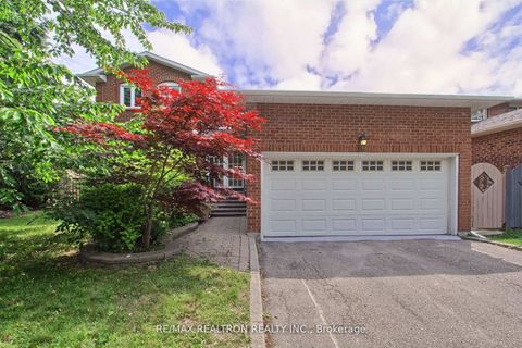 19 Crystal Drive N Richmond Hill ON L4C 7Z4