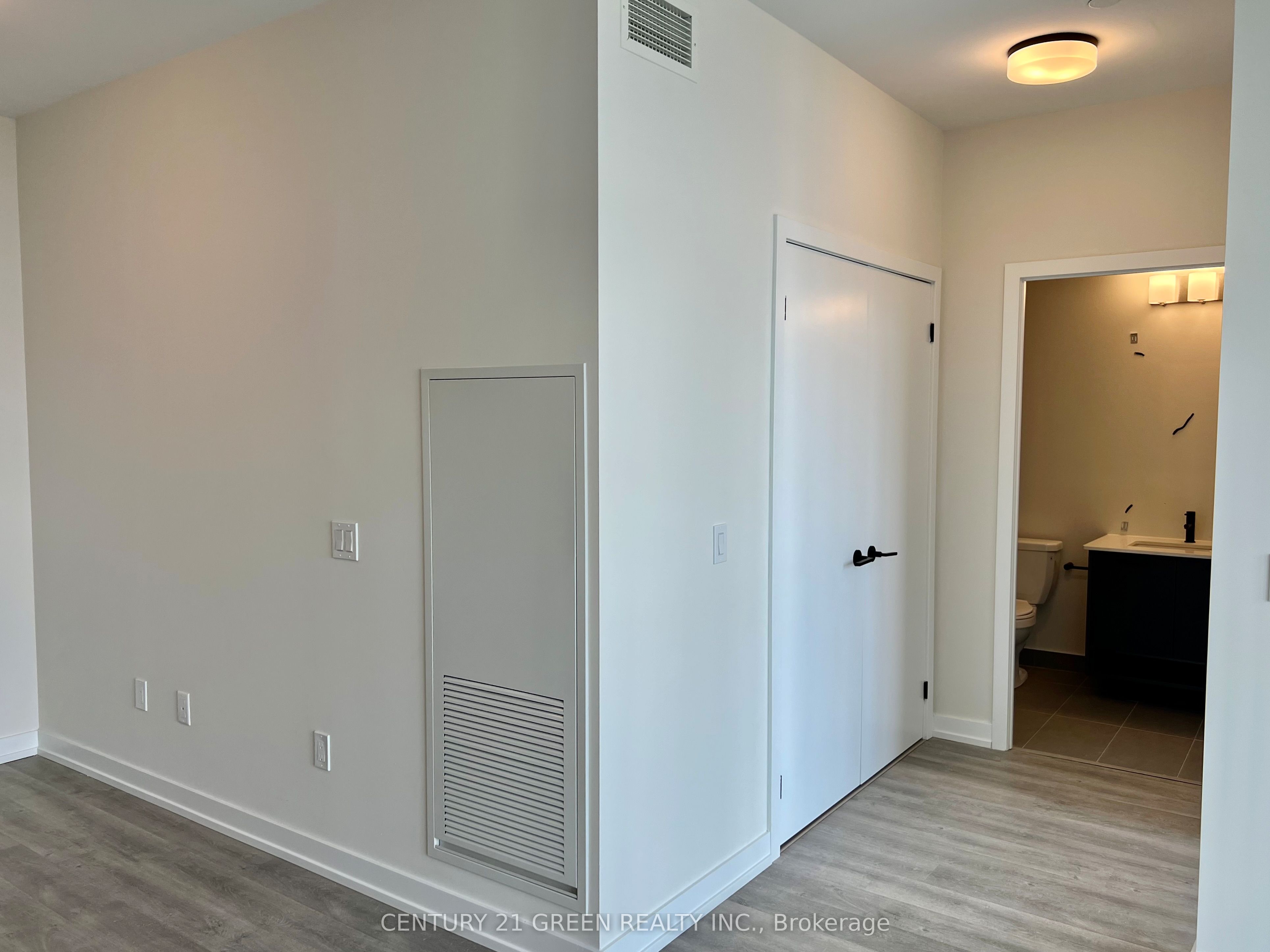 2300 St. Clair Avenue W 1011