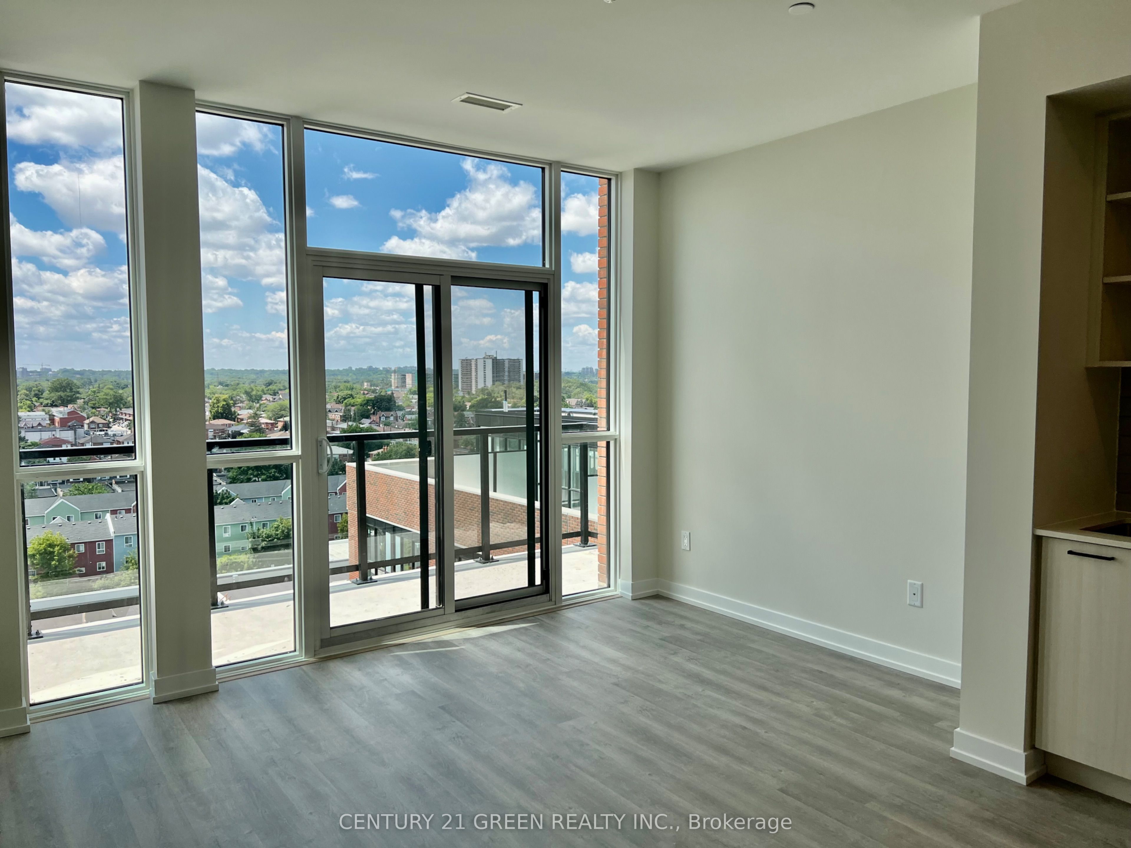 2300 St. Clair Avenue W 1011