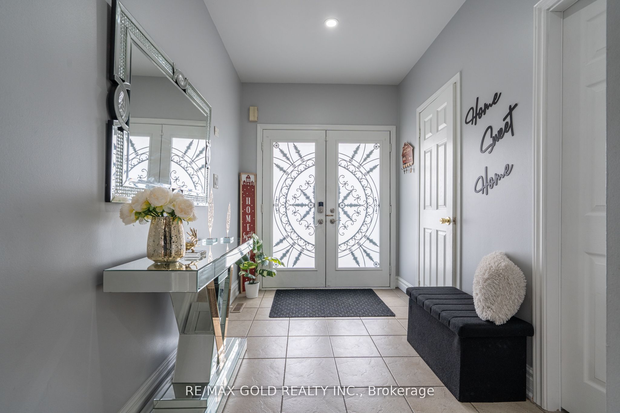 8 Bayridge Drive