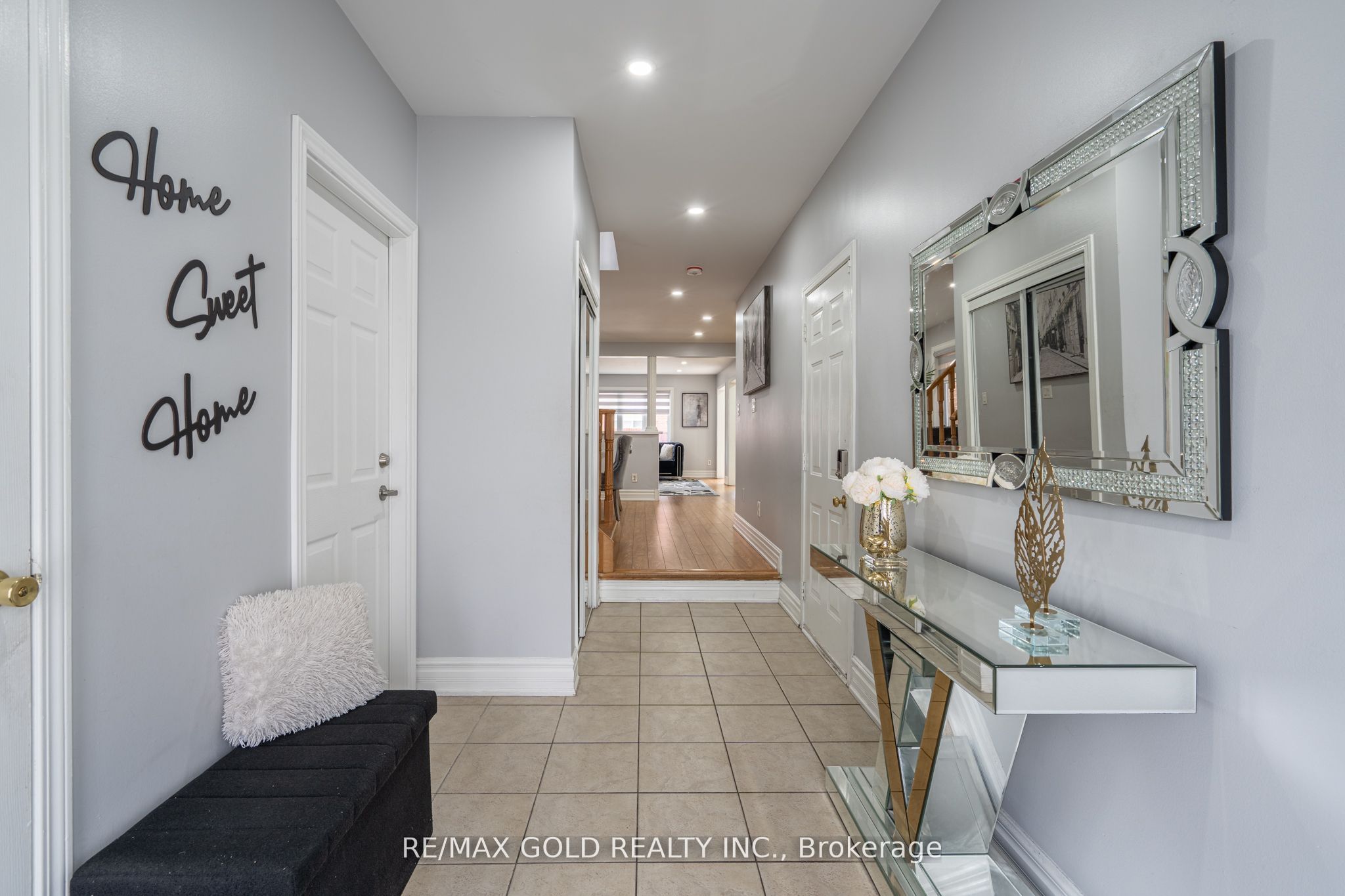 8 Bayridge Drive