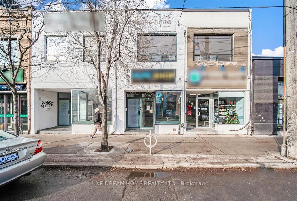 844 Dundas Street W