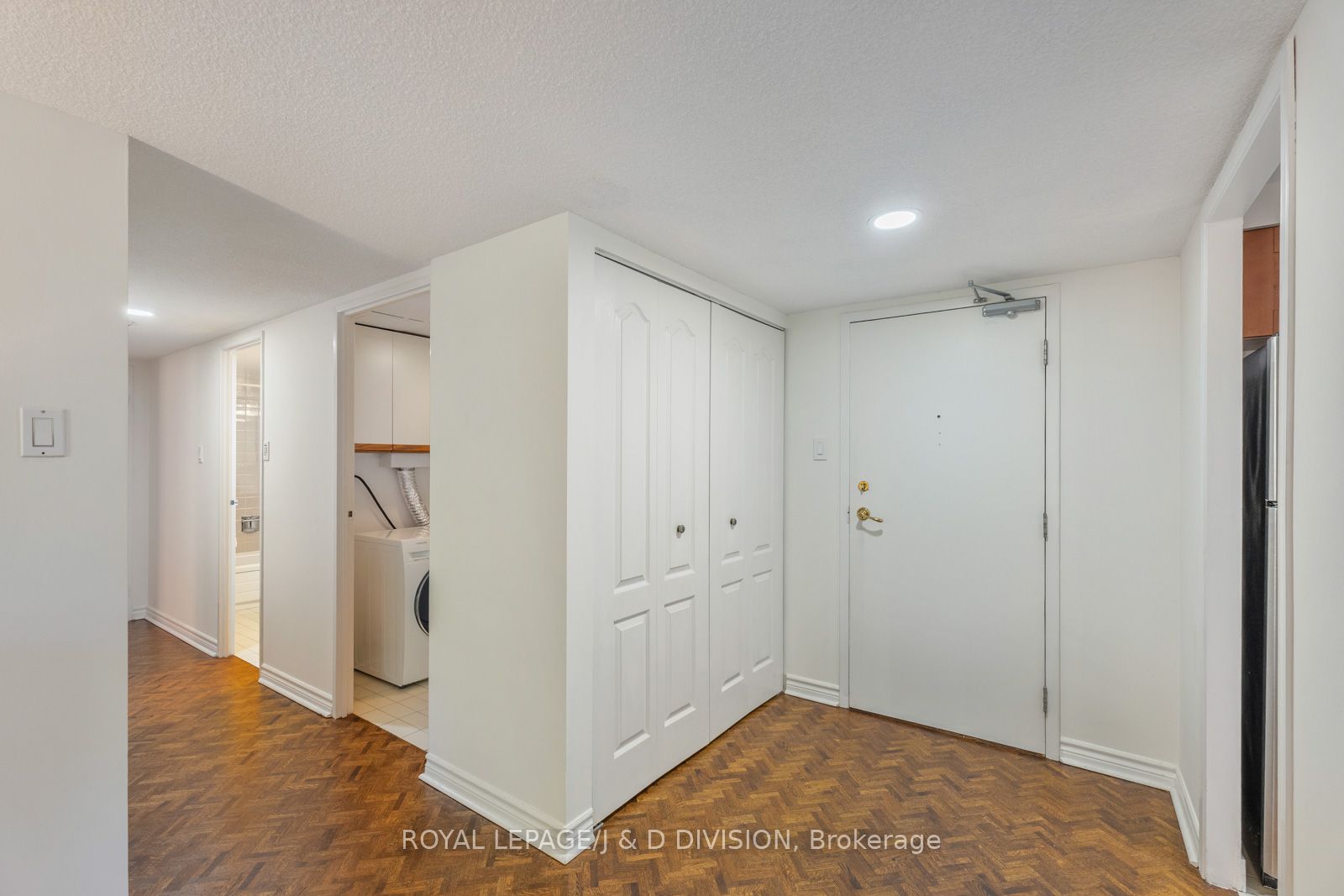 30 Glen Elm Avenue 305