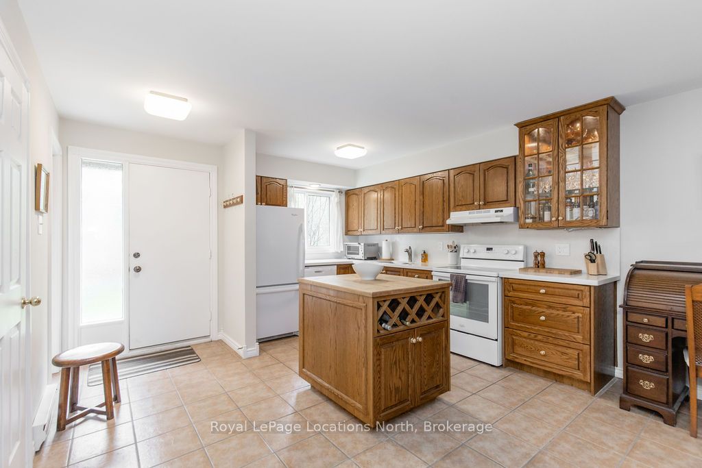 Photo of 112 Escarpment Crescent, Collingwood, ON L9Y 5B4 (MLS # S13494828)