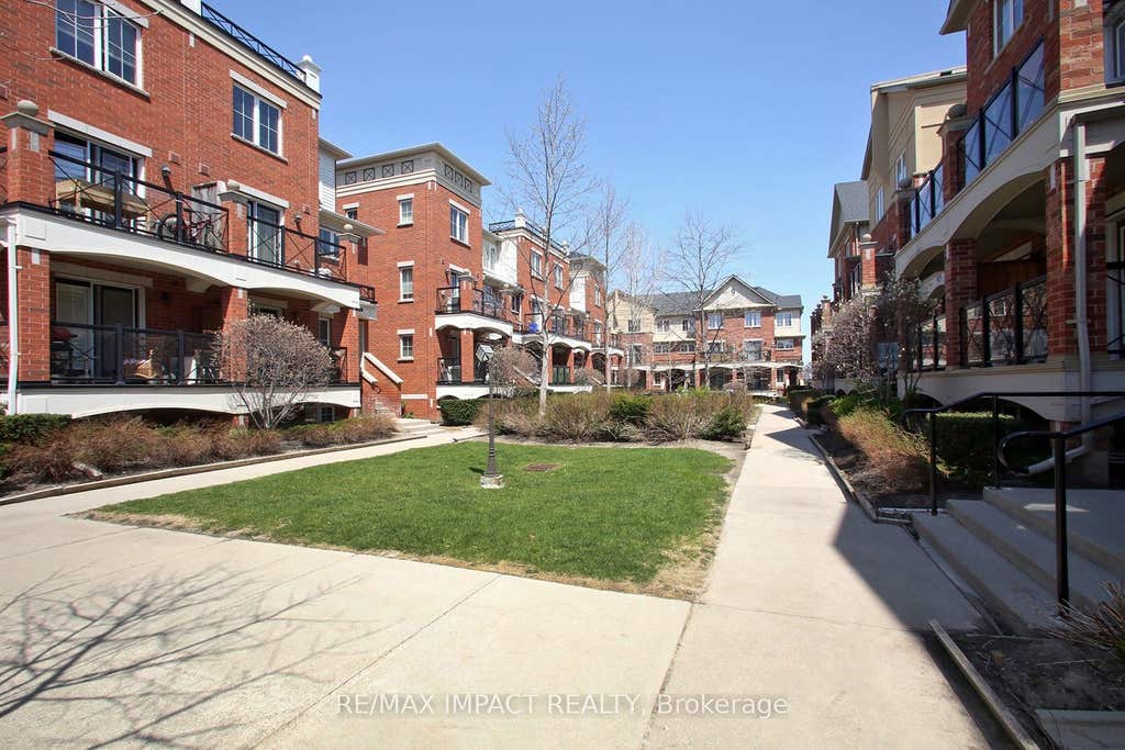 Photo of 47 Hays Boulevard #3, Oakville, ON L6H 0J1 (MLS # W13470996)