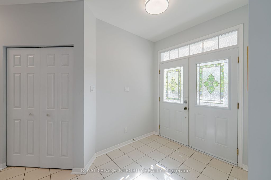Photo of 102 WHITESTONE Drive, Carlington - Central Park, ON K2C 4C5 (MLS # X13153216)