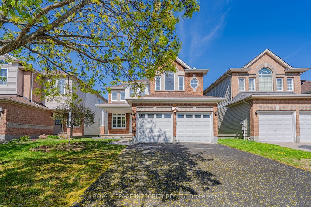 Photo of 102 WHITESTONE Drive, Carlington - Central Park, ON K2C 4C5 (MLS # X13153216)