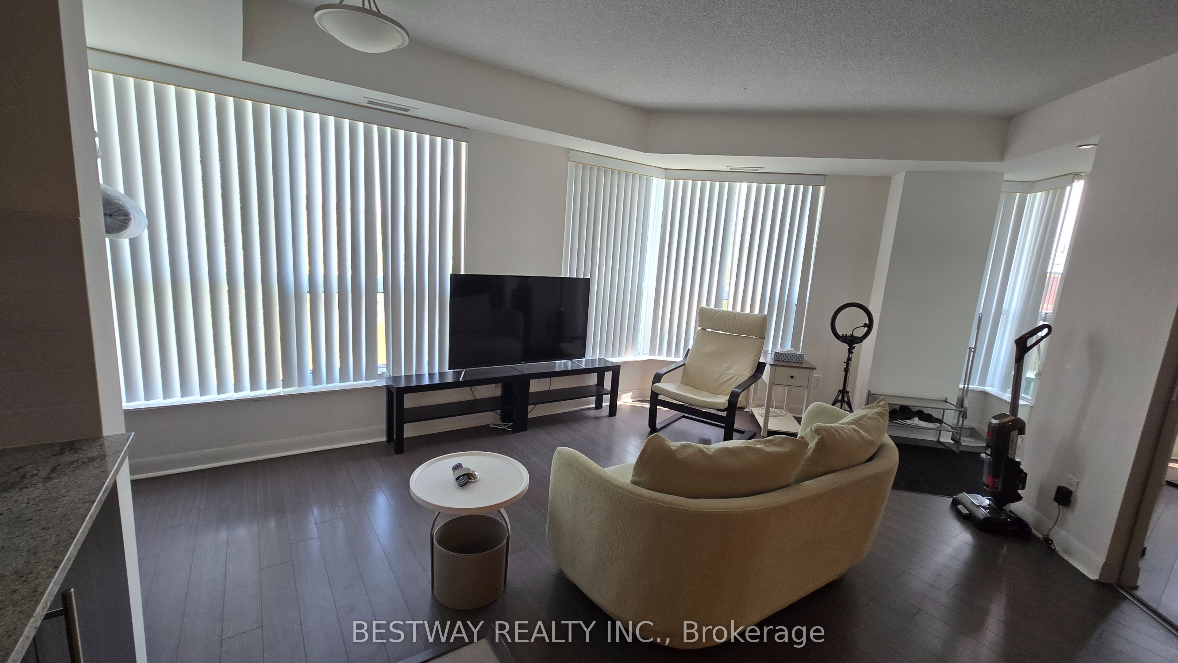 75 Norman Bethune Avenue 208
