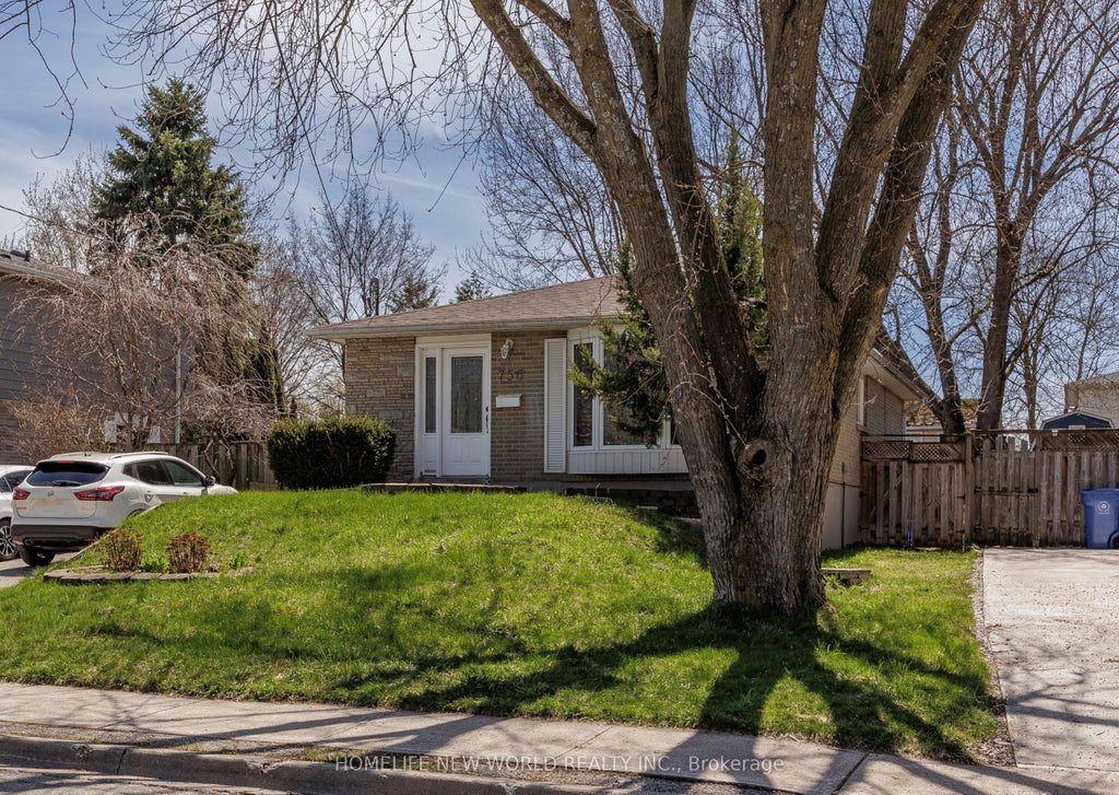 Photo of 756 Elgin Street, Newmarket, ON L3Y 3B8 (MLS # N13553894)