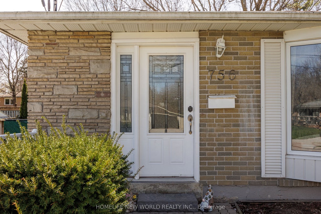 Photo of 756 Elgin Street, Newmarket, ON L3Y 3B8 (MLS # N13553894)