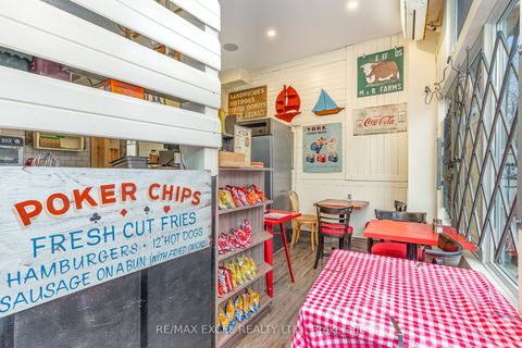 72-74 Lippincott Street Toronto ON M5S 2P1