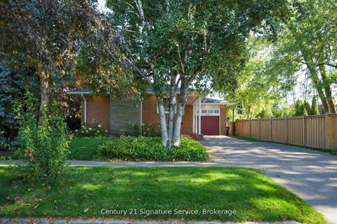 1602 Carletta Drive Mississauga ON L4X 1E5