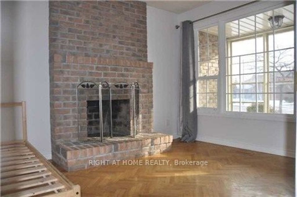 Photo of 1036 Sawgrass Crescent, Mississauga, ON L5C 3Y3 (MLS # W13504406)