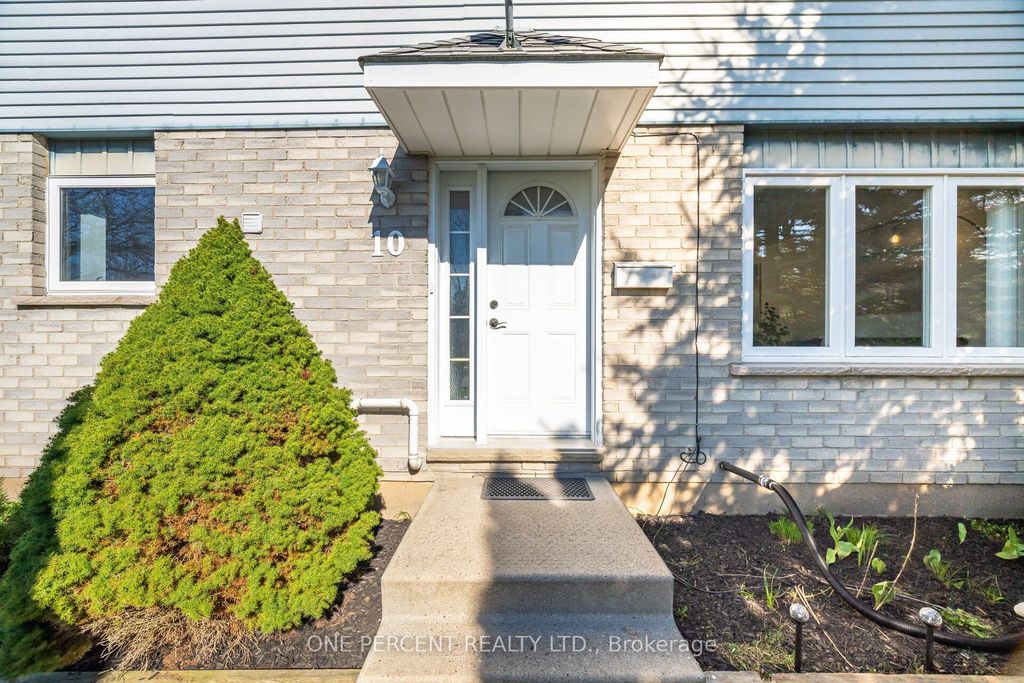 Photo of 10 Ristau Crescent, Kitchener, ON N2E 3A8 (MLS # X13038994)