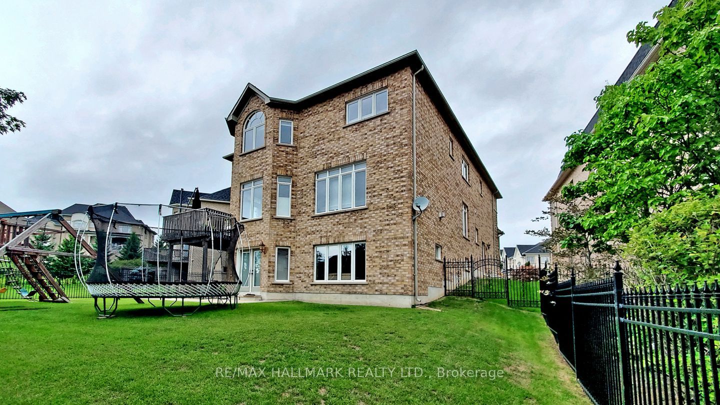12 Sachet Drive