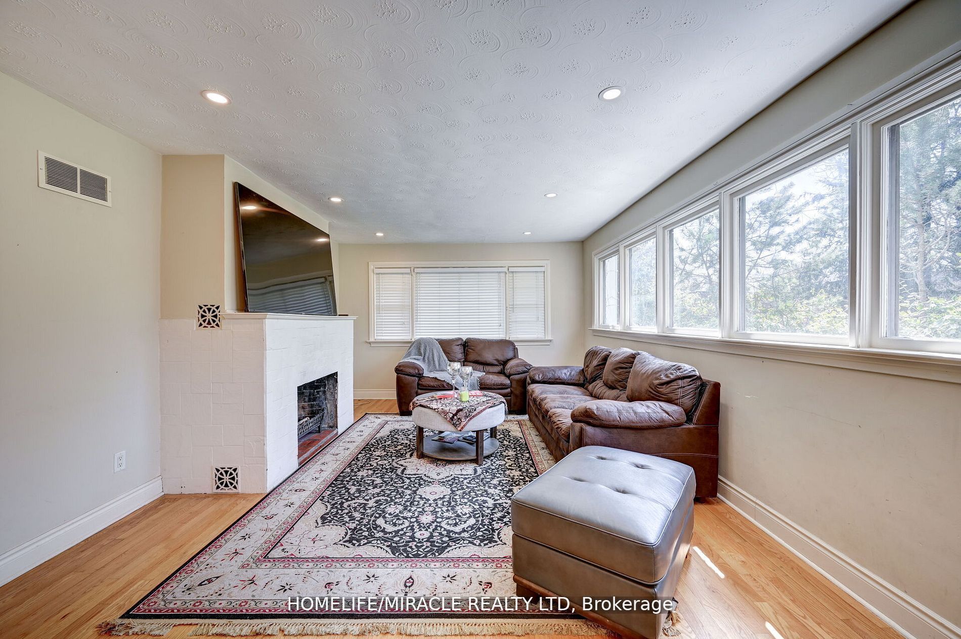 1235 Old River Road