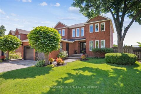 1008 Glenbrook Avenue Oakville ON L6H 3Z8
