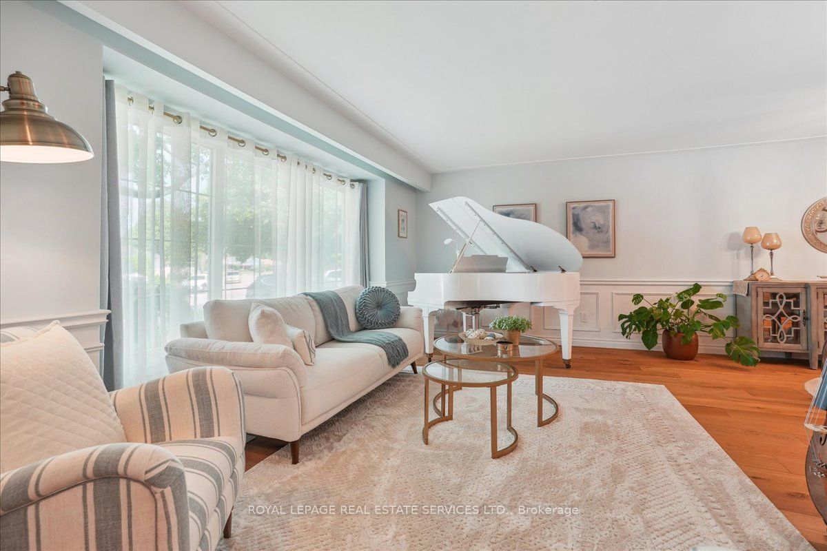 14 Dubarry Boulevard