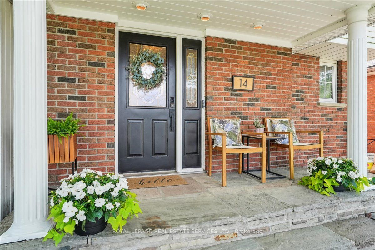 14 Dubarry Boulevard