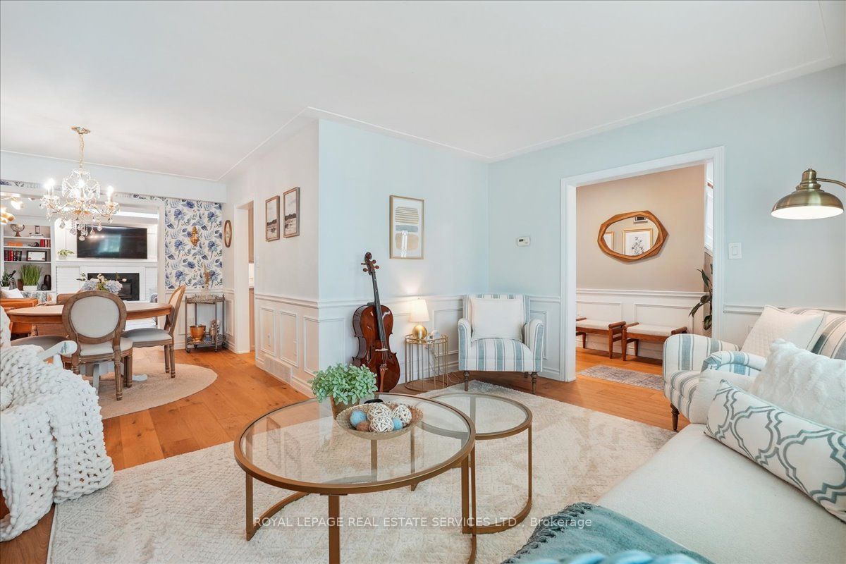 14 Dubarry Boulevard