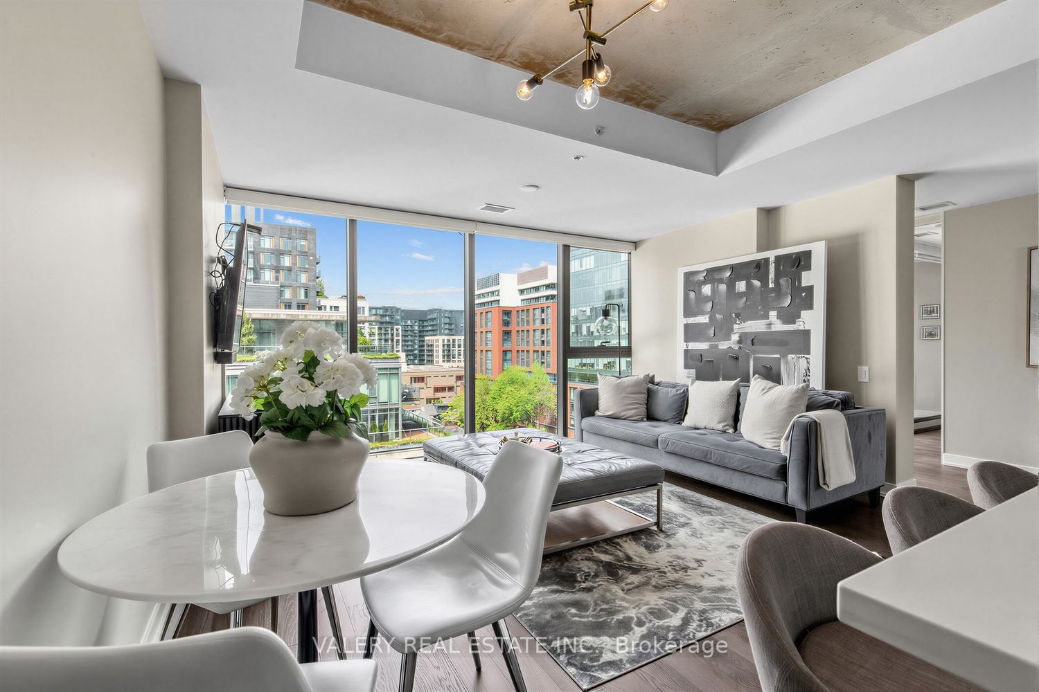 629 King Street W 1022