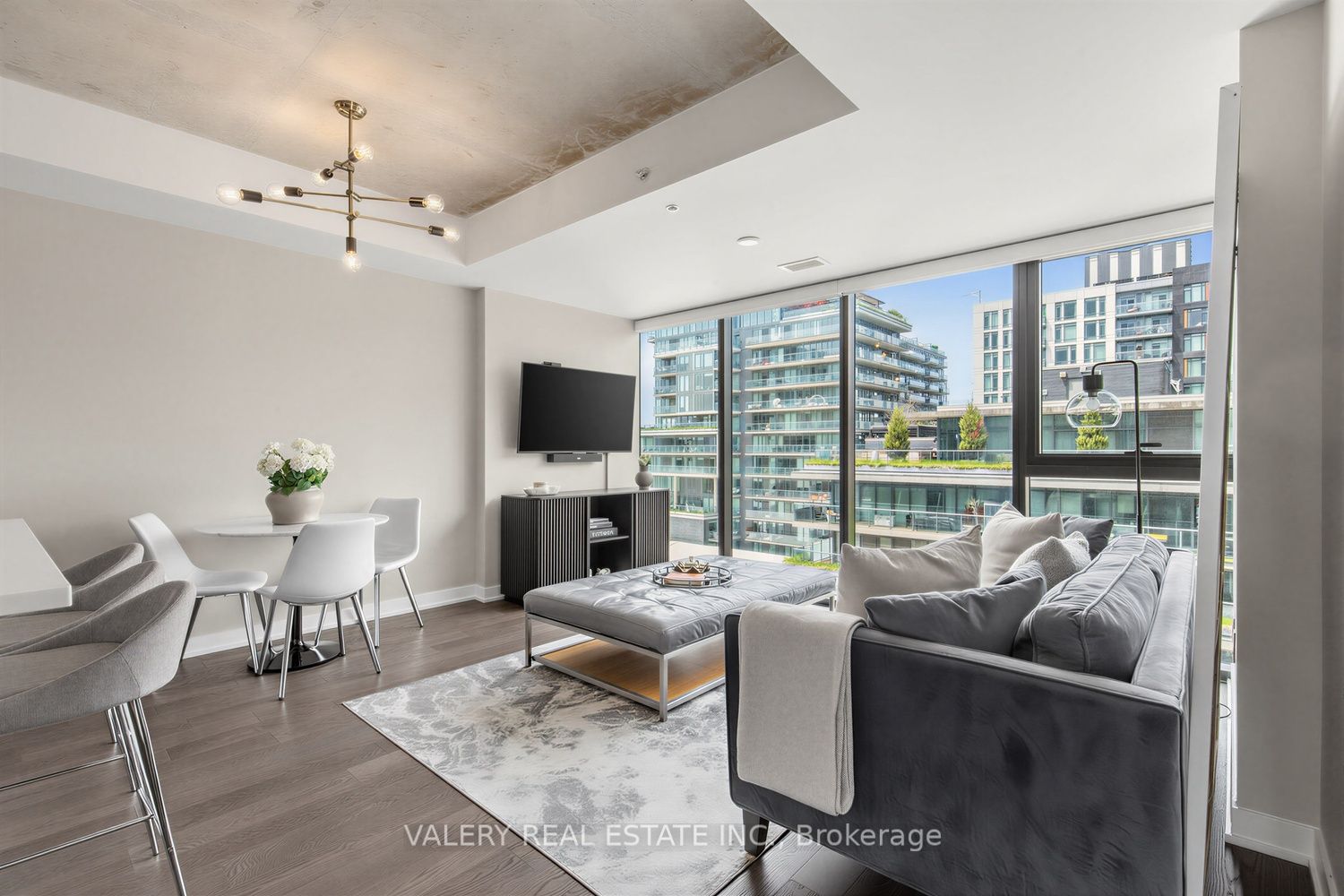 629 King Street W 1022