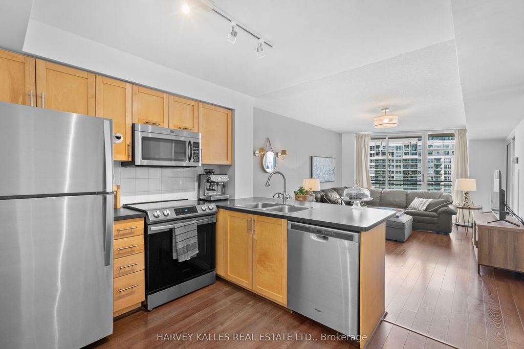 Photo of 650 Queens Quay W #803, Toronto, ON M5V 3N2 (MLS # C13142982)