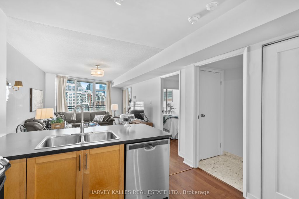 Photo of 650 Queens Quay W #803, Toronto, ON M5V 3N2 (MLS # C13142982)