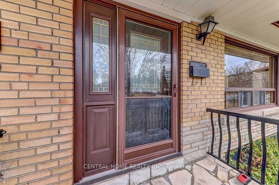 3 Holton Road
