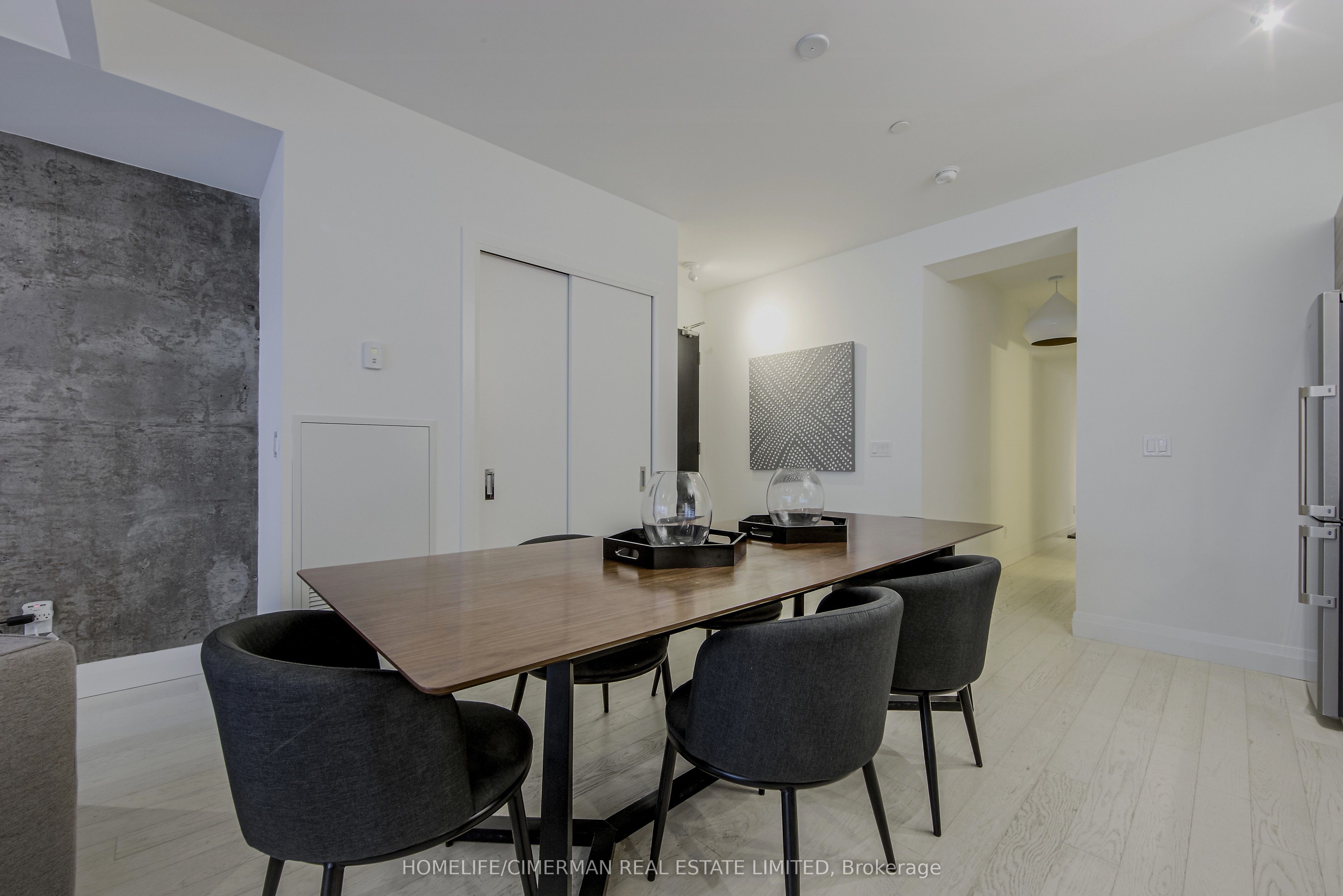 224 King Street W 501