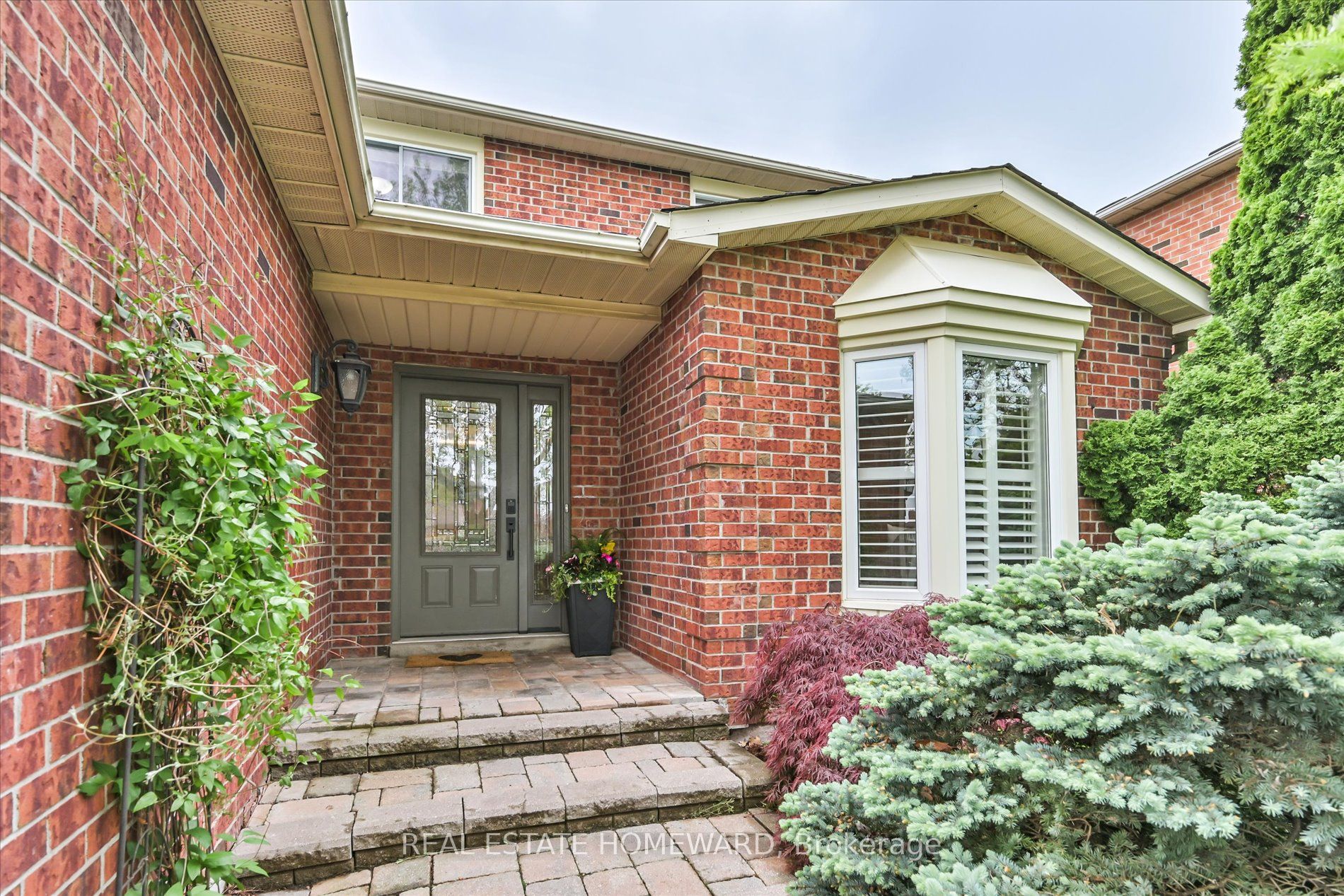 1221 Grandview Drive