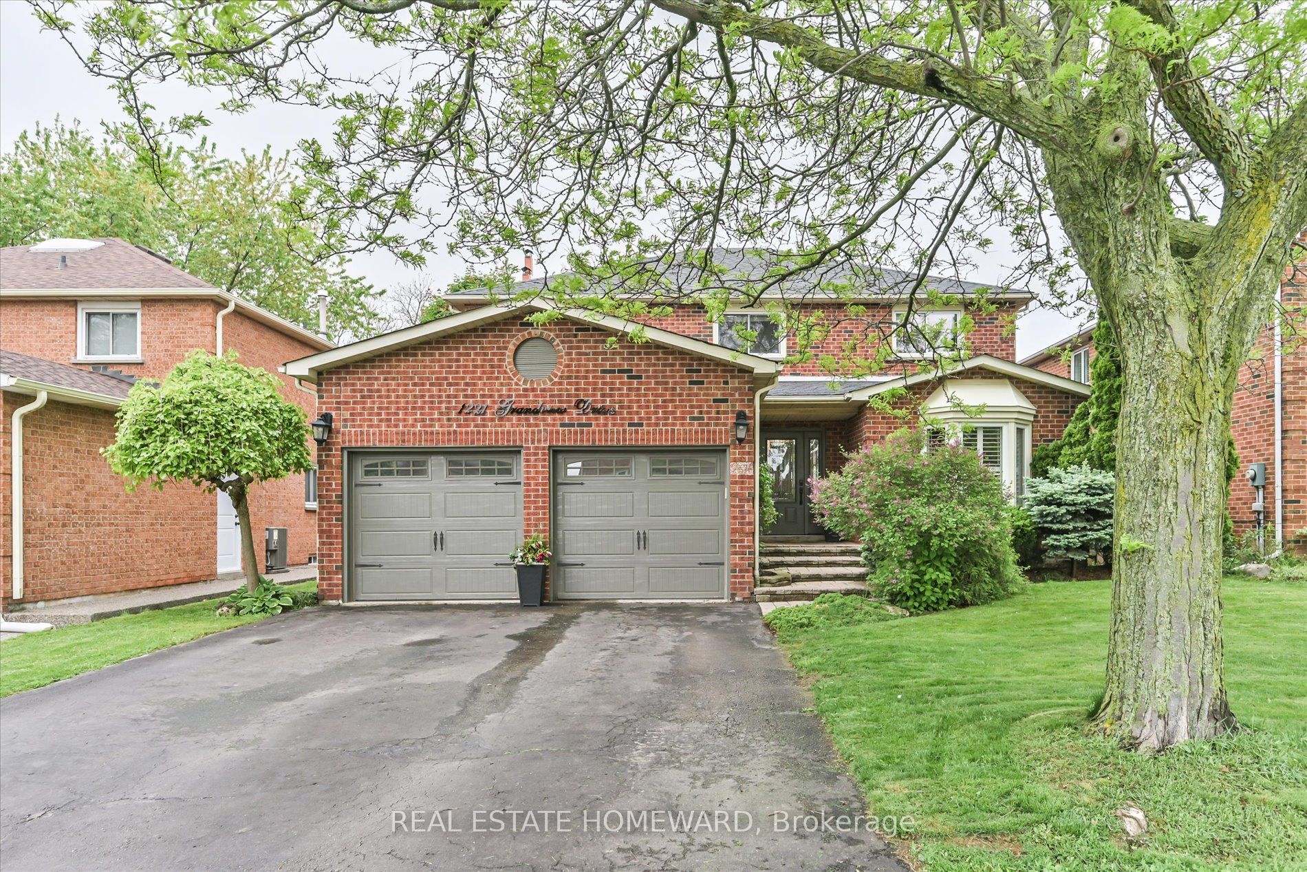 1221 Grandview Drive