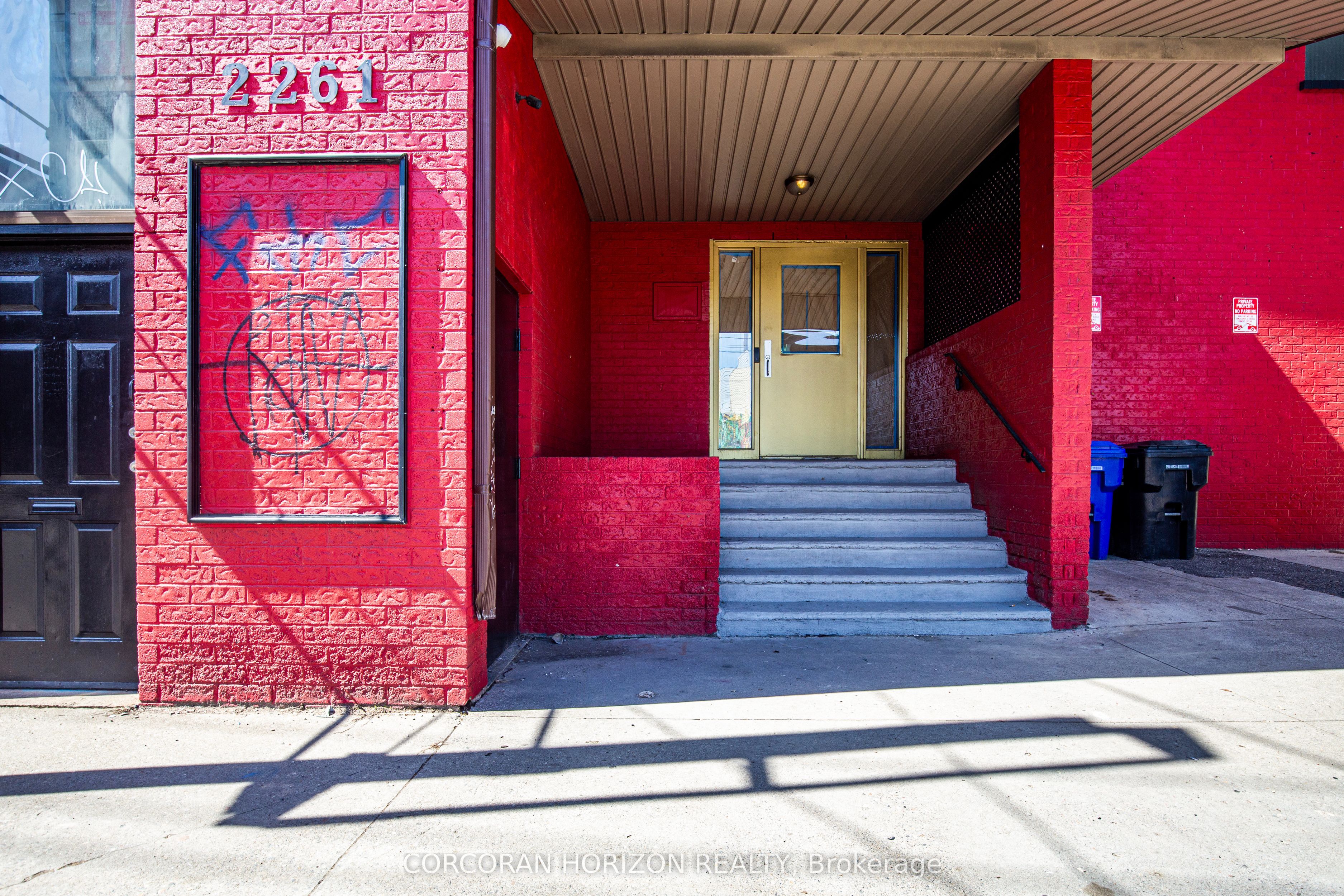 2261 Dundas Street W