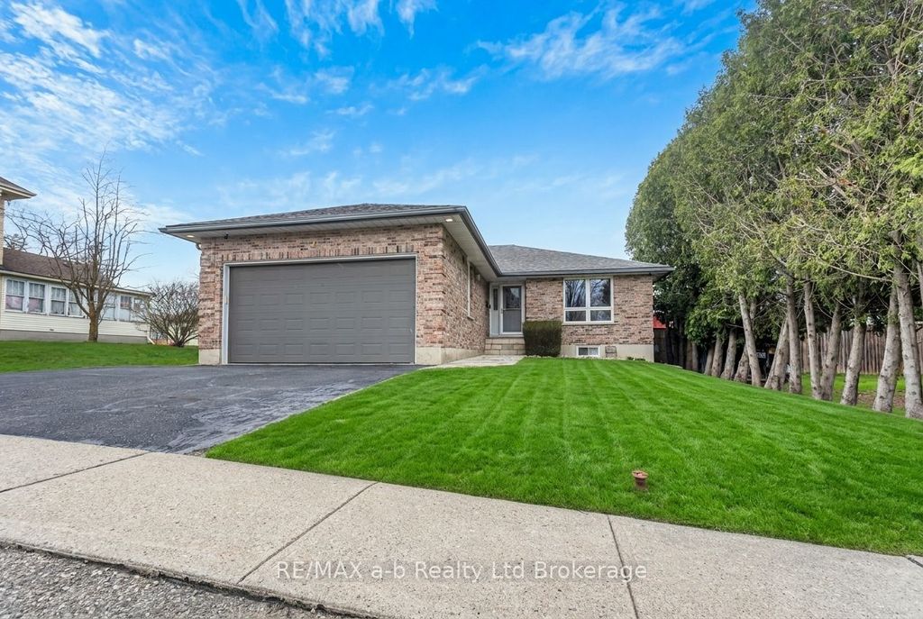 Photo of 2 Palmer Street W, Norwich, ON N0J 1P0 (MLS # X13029950)
