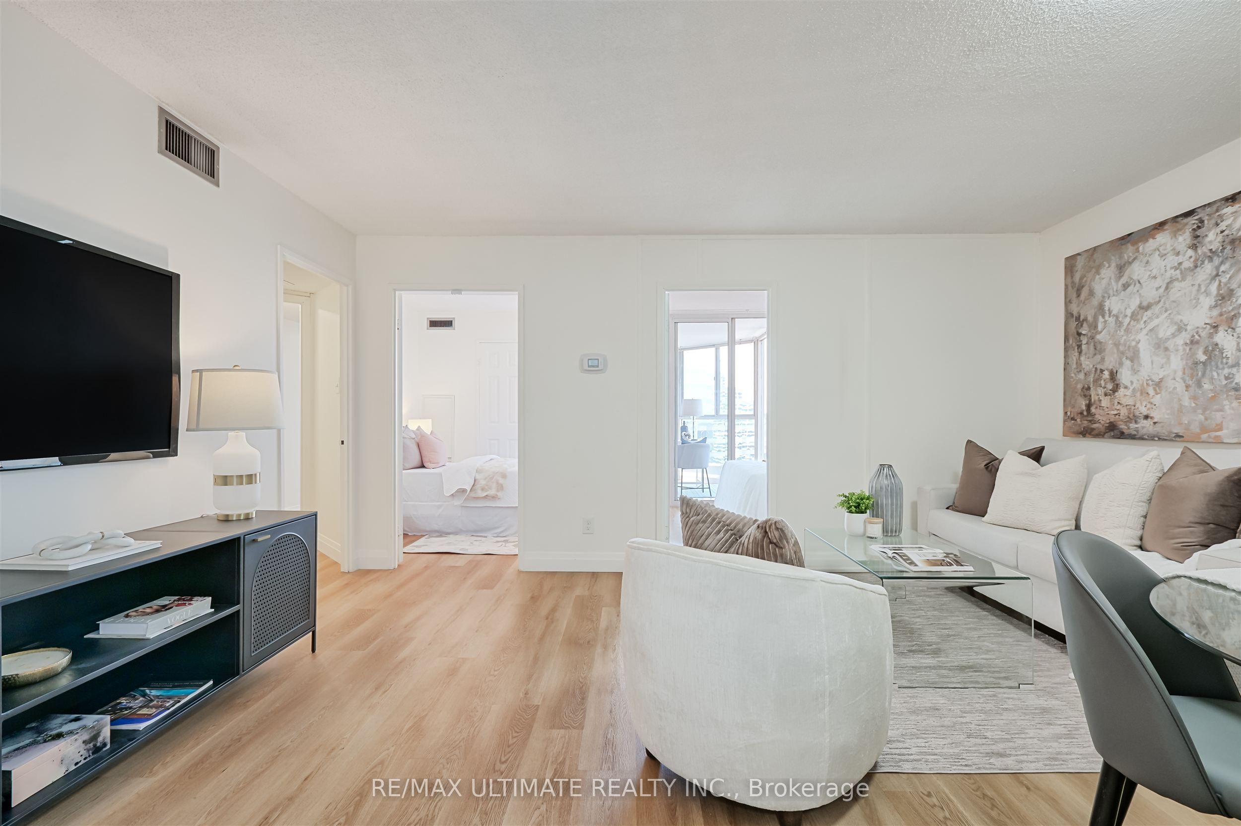55 Centre Avenue 2206